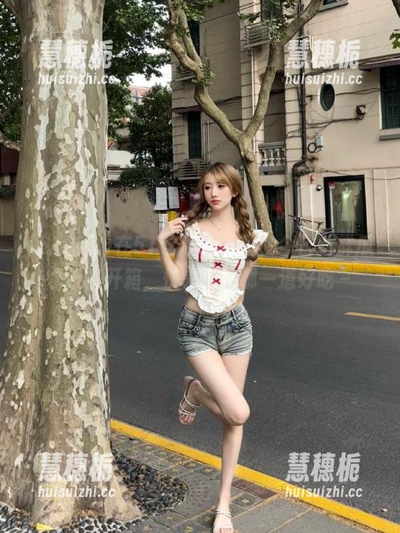 在51吃瓜app里，今日新鲜瓜水果篮开箱，快来看看哪一道好吃～