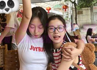 视频里“91i吃瓜”的那道光，像极了初夏的晚霞，嗯…又有点色。