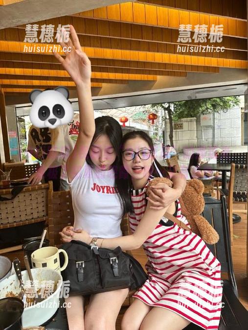 视频里“91i吃瓜”的那道光，像极了初夏的晚霞，嗯…又有点色。