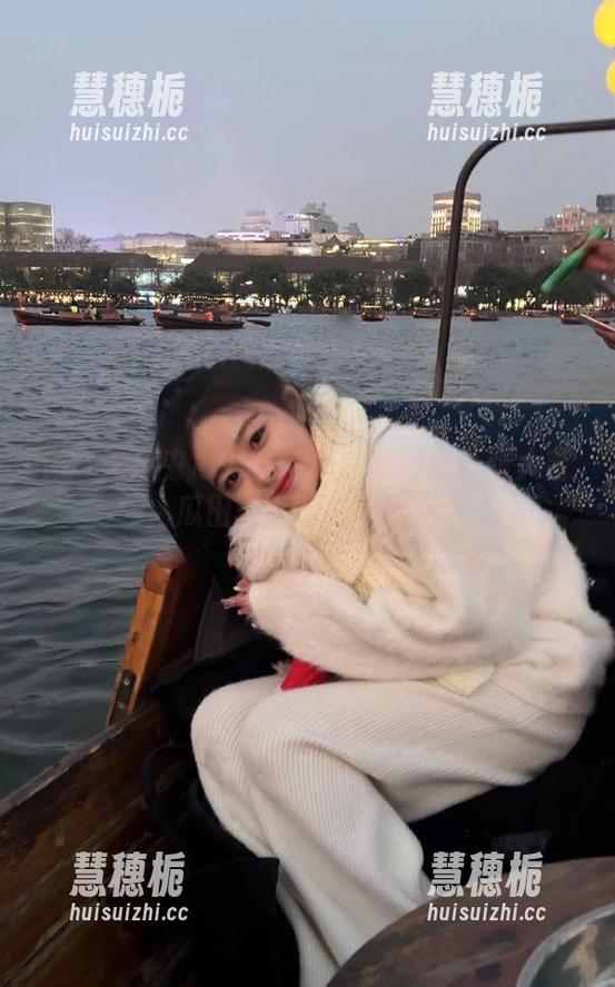 91吃瓜中心网站开张大吉，瓜田李下的日子来啦！