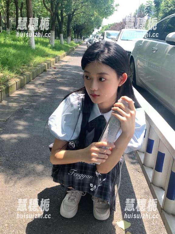 植根于网页的沙发，准备好面临www.cg51的八卦风暴了吗？