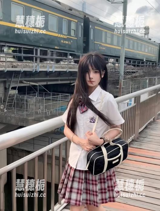 每次打开人人吃瓜网苹果版，感觉像是在小剧场吃零食！