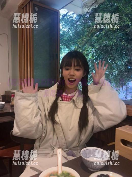 吃瓜网166su导航：背对背，吃瓜吃得心慌慌。