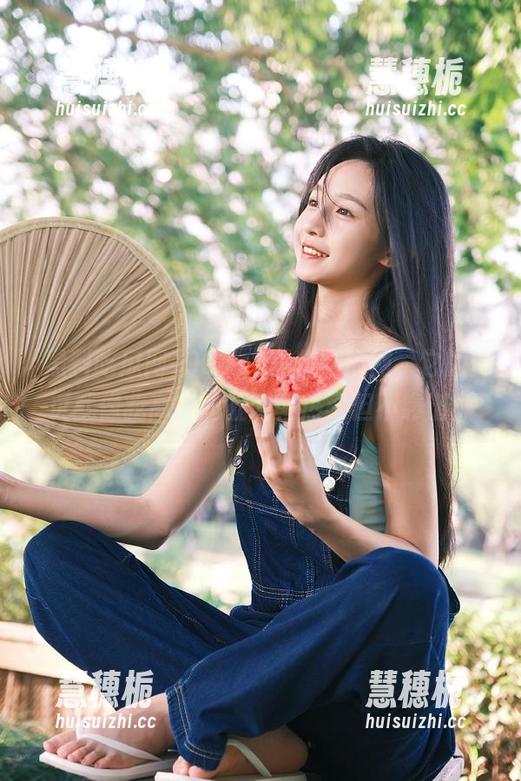 998su黑料吃瓜网，它的首页就像我高中的社团，热闹但不靠谱！