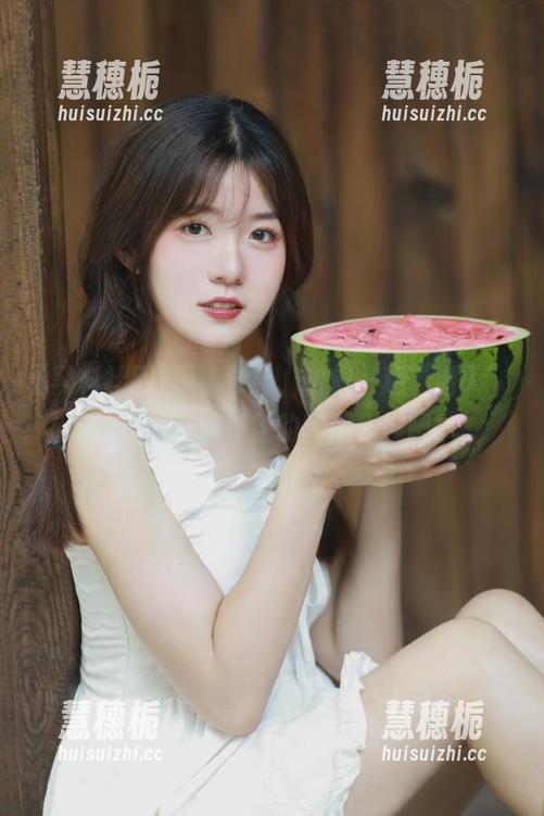 黑料社区 借着导航,咱们一起“潜入”www.黑料社区的幽默水域吧!