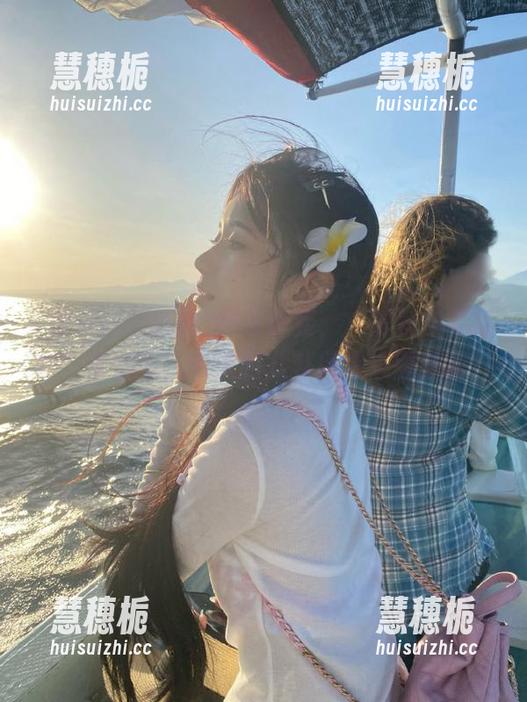 胶囊链接：“黑料门不打烊”带你飞，今天的八卦风浪来得汹涌！